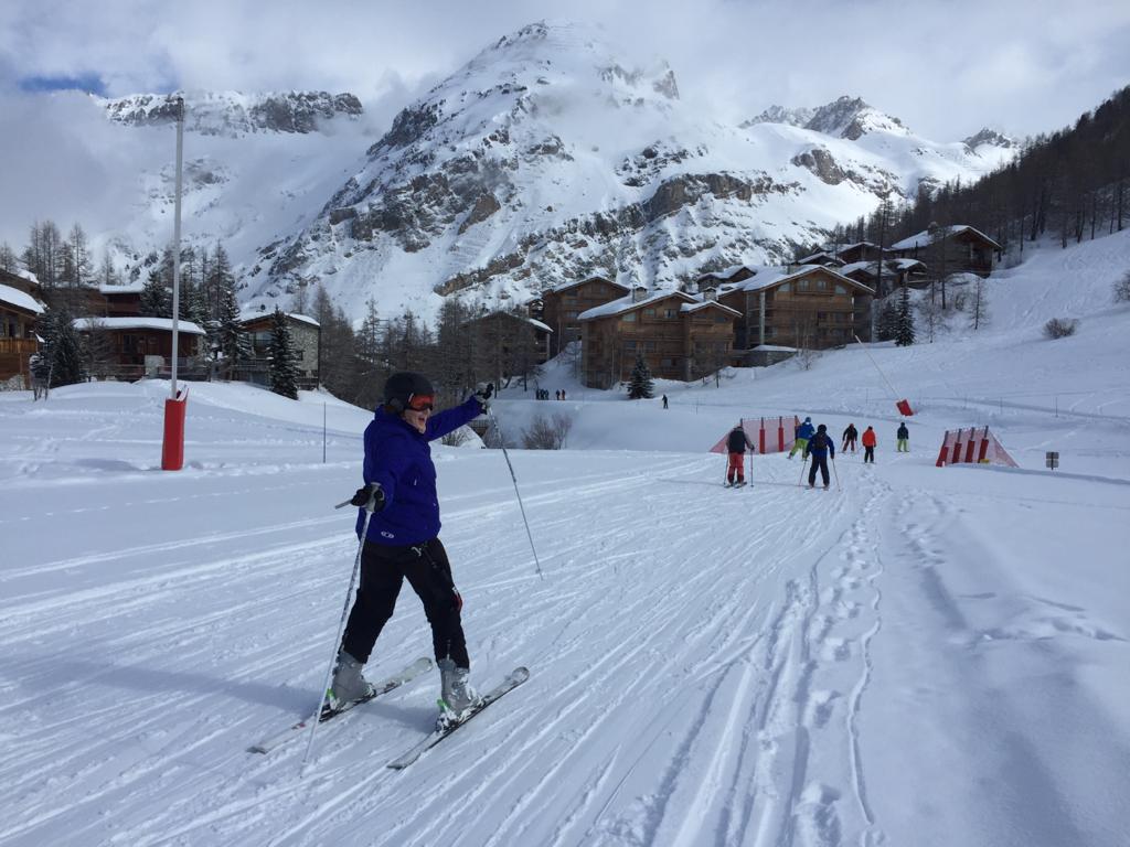 skiing with knee pain